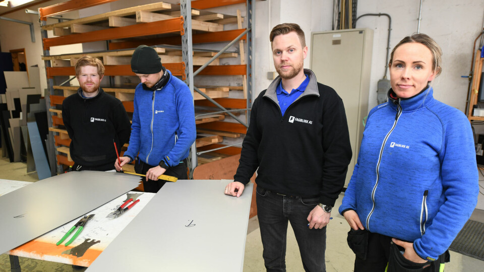 Det er travle dager for daglig leder Kay-Roger Rydjord-Steiro og prosjektleder Hanne Rausand. Til venstre ser vi Mads Dahle og Stian Sitje Johnsen.