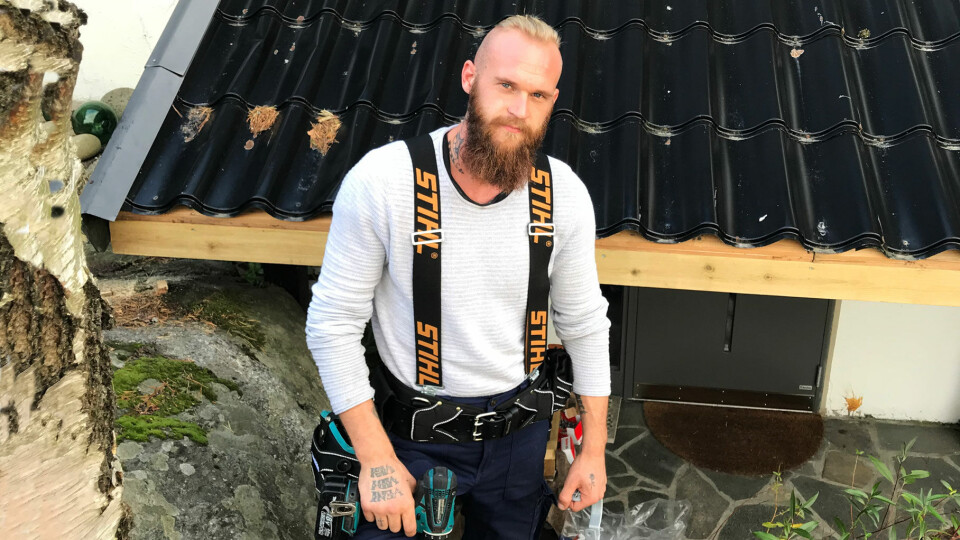 Torjus Øygarden er i full gang med eget firma for å kunne jobbe seg inn fri til skiaktiviteter om vinteren.