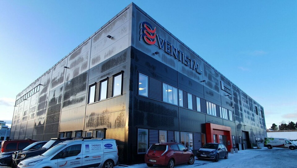 Fasadene er bygd med sandwichelementer i stål