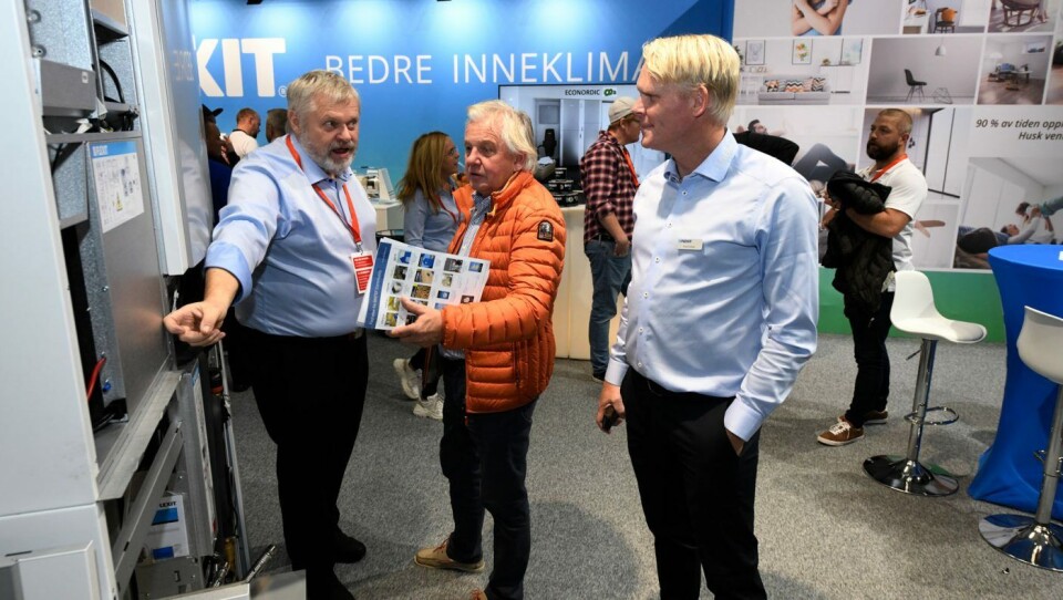Eivvind Karlstad (t.h.) brukte mye tid på den nye inneklimasentralen fra Flexit.