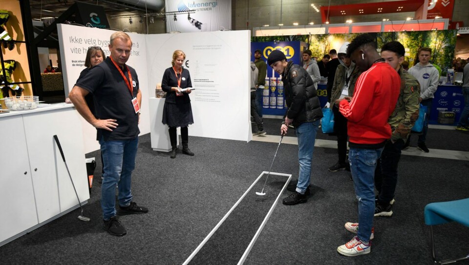 Golf var det DiBK lokket med for å få snakke om sitt budskap på stand.