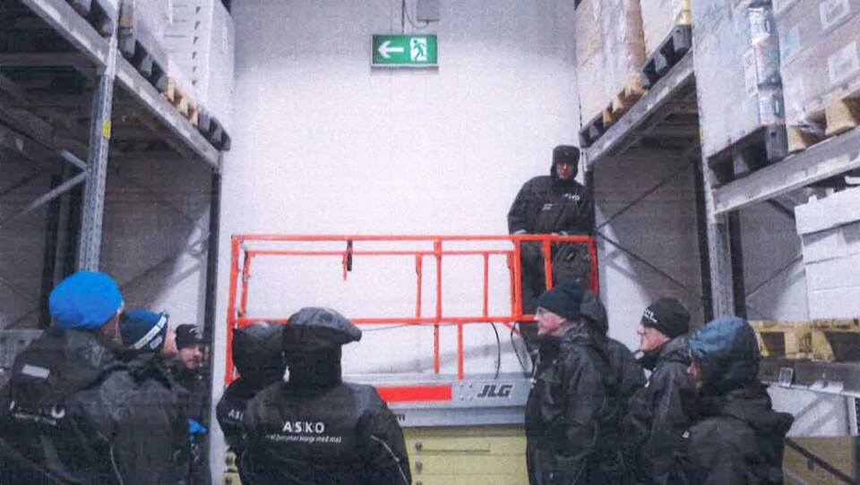 I Asko sitt lager måtte varer for 30 millioner kroner destrueres etter uhell fra blikkenslager. Her er bilde brukt til rettsaken.
