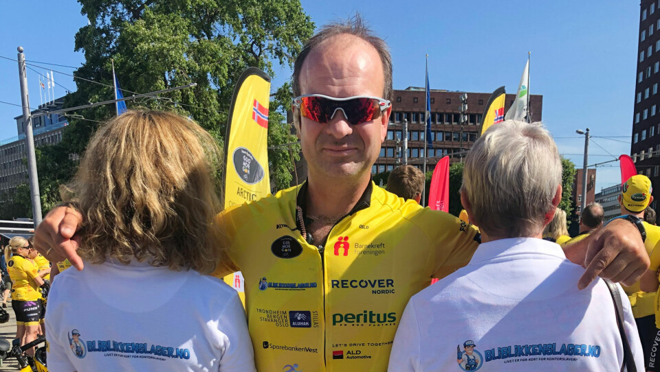 Jarle Kristiansen er glad for å reklamere for bliblikkenslager.no både foran og bak på skjorter. Jarle Kristiansen er glad for å reklamere for bliblikkenslager.no både foran og bak på skjorter.