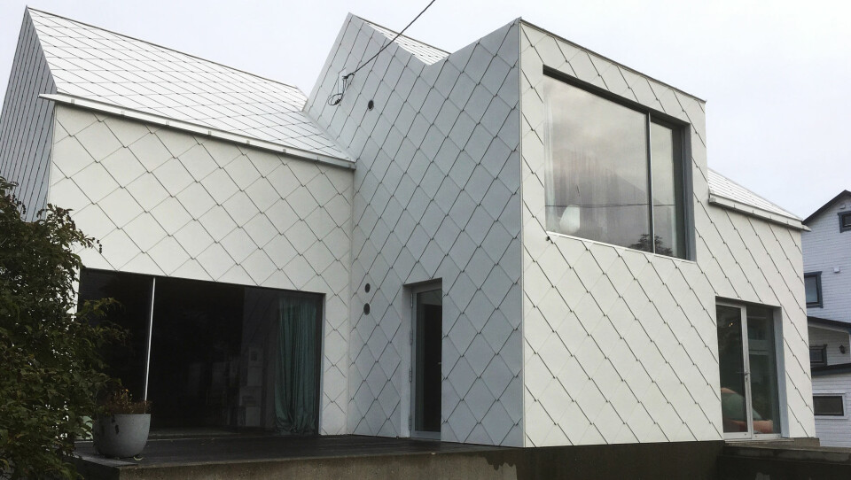 Fasader med aluminiumshingel er et av byens mest spesielle. Fasader med aluminiumshingel er et av byens mest spesielle.