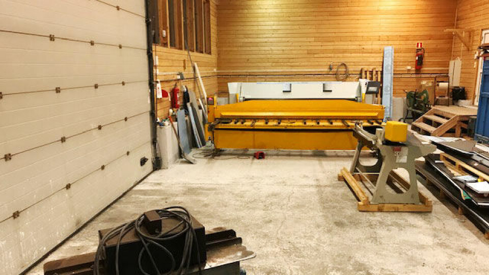 Verkstedet er fullt utrustet for blikkenslagere.