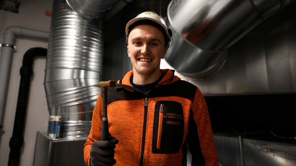 Henning Arntzen trives både ute og innvendig med ventilasjon, slik som her ved arenabygget på Granåsen.
