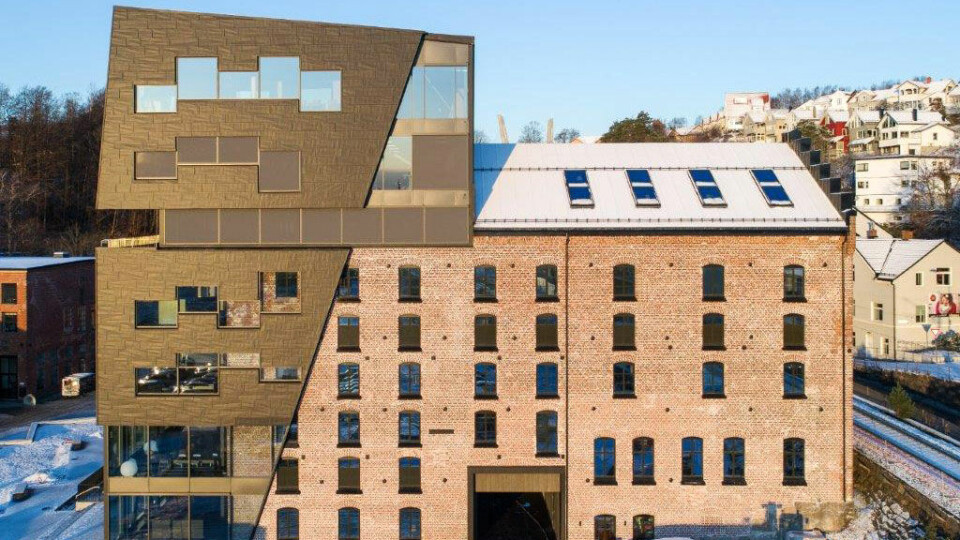 Abax-bygget fremstår som originalt med spesiell fasade. Abax-bygget fremstår som originalt med spesiell fasade.