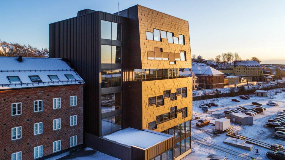 Med aluminium på fasaden har den gamle mølla blitt et signalbygg i Larvik. Med aluminium på fasaden har den gamle mølla blitt et signalbygg i Larvik.