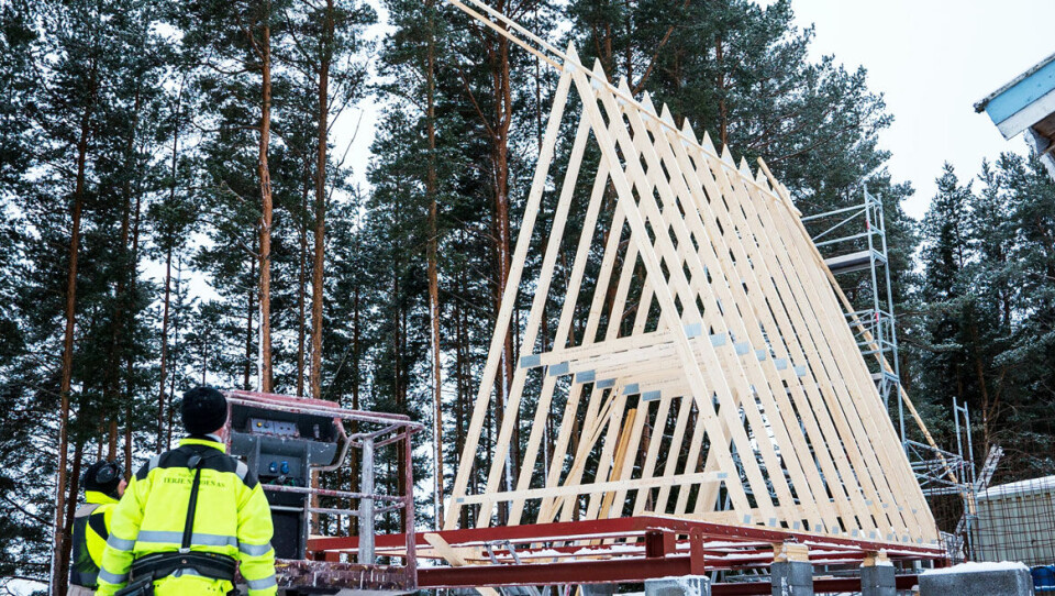 Tretopphyttene ble først bygd på bakken og til slutt løftet opp.Foto: Mats Sparby