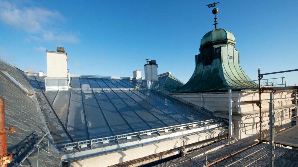 Den gamle kobberkuppelen består, men ellers er skifer og sink skiftet ut på taket.Foto: Anders Tøsse, Vest Vind Media