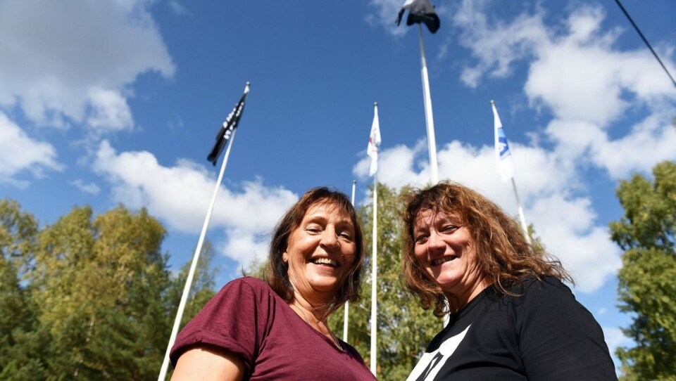 Eva Baisgård (t.v) og Torill Wollebekk kunne bivåne at messeflaggene ble heist utenfor Ekeberghallen torsdag.Foto: Oddbjørn Roksvaag, Vest Vind Media Eva Baisgård (t.v) og Torill Wollebekk kunne bivåne at messeflaggene ble heist utenfor Ekeberghallen torsdag.Foto: Oddbjørn Roksvaag, Vest Vind Media