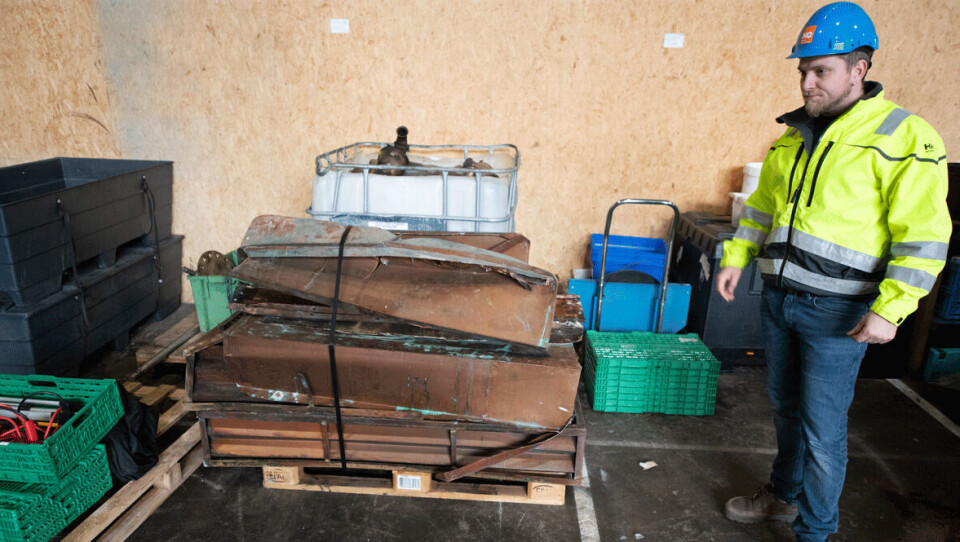 Kobber er materialer som kan brukes om igjen. Her ser vi Steinar Angvik fra Norsk Gjenvinning i Kristiansund.