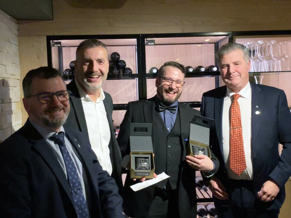 Roger Sundberg, Eivind Wolden og Kjell Vegard Dybvik fikk overrekt klokke for over 25 års tjeneste i Trønderblikk av daglig leder Tore Waagenes. Roger Sundberg, Eivind Wolden og Kjell Vegard Dybvik fikk overrekt klokke for over 25 års tjeneste i Trønderblikk av daglig leder Tore Waagenes.