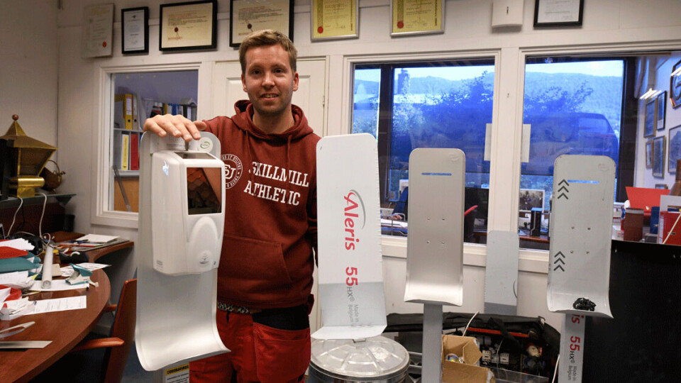 Espen Slettmo har bidratt til å få produsert både bordstativ og gulvstativ til antibac. Espen Slettmo har bidratt til å få produsert både bordstativ og gulvstativ til antibac.