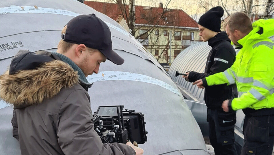 Profesjonell filming foregår nå for å vise allsidigheten i blikkenslagerfaget.
