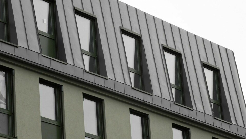 Aluminium er brukt for beslag rundt vinduene.Foto: Anders Tøsse Vest Vind Media