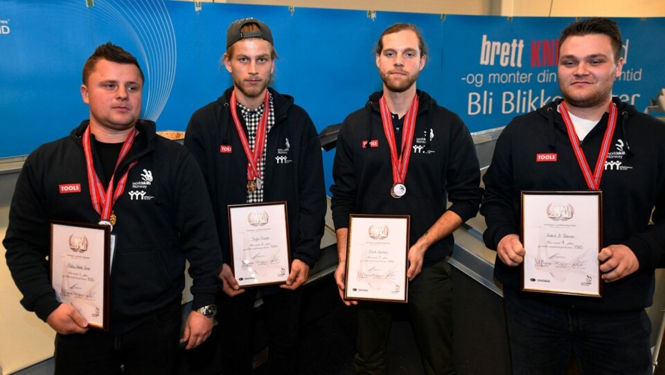 Mathias Folkedal Holmen (f.v.), Stefan Eliassen, Erlend Harmens og Fredrik B. Pedersen fikk alle medalje og heder for innsatsen.Foto: Anders Tssse, Vest Vind Media