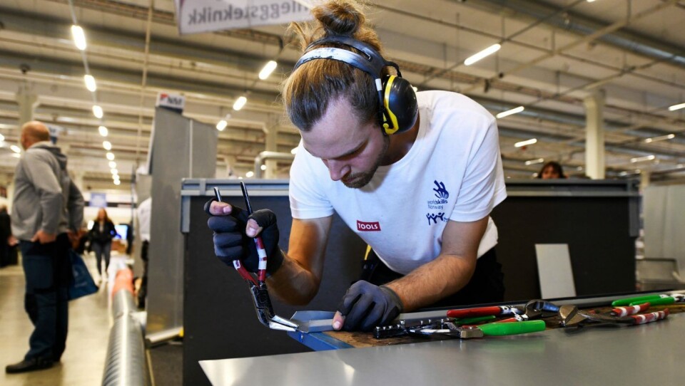 Erlend Harmens jobber konsentrert i innspurten av oppgaven.Foto: Anders Tøsse, Vest Vind Media