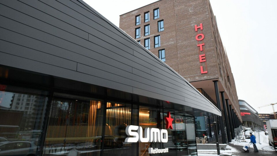 Den spesielle formen på paviljongen er belagt komposittplater som er skåret opp i paneler og montert som vedderbordkledning.Foto: Anders Tøsse, Vest Vind Media