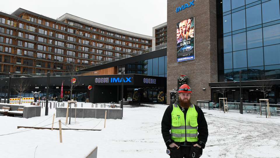 Joachim Knai har i snart to år som blikkenslager vært med på å bygge hotell, leiligheter, kino og restaurant-bygg.