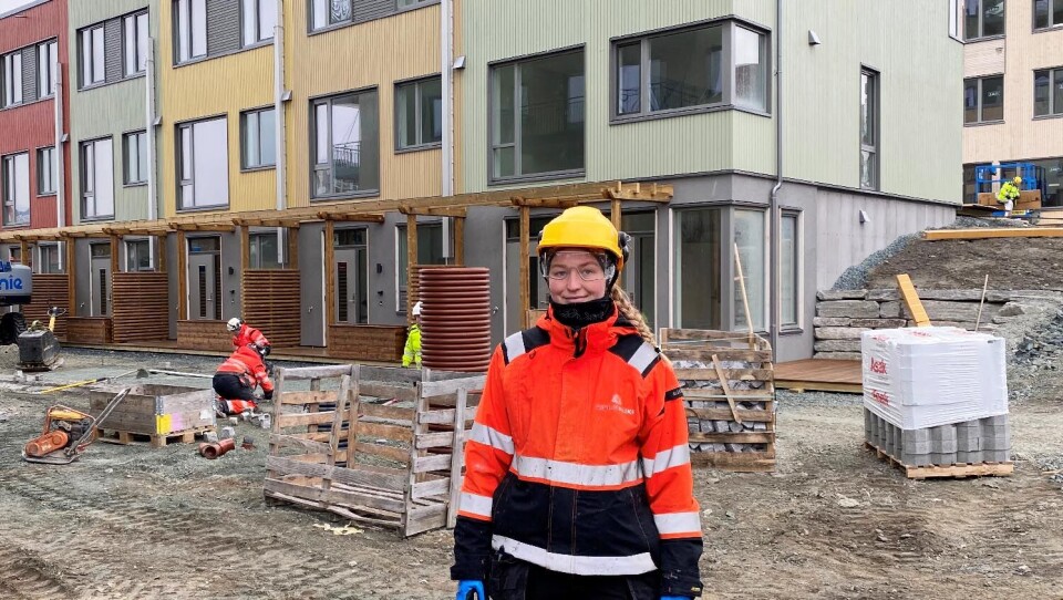 Malin Skaug er både stolt og glad over faget og jobben sin hos Dahle Blikk i Trondheim.