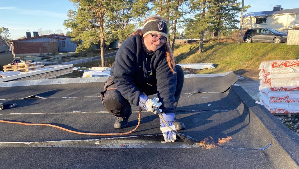 Lærling Milla Syvertsen hos Hellberg & Bjerkeli Blikk elsker store høyder.