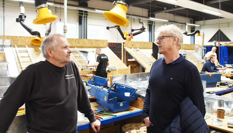 Geir Salvesen (til høyre) i samtale med faglærer Karsten Skipper ved Techcollege.